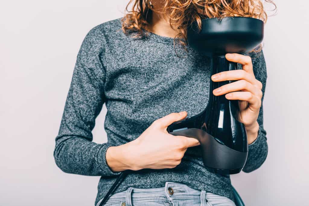 woman diffusing her 2b wavy hair